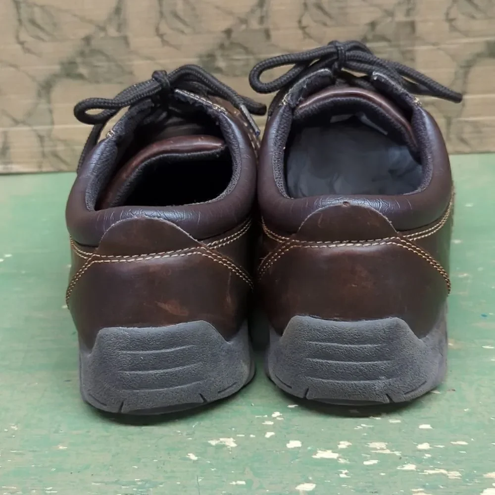Boys Madison Avenue Brown Shoes‎ Size 5 1/2 M Donovan Laces